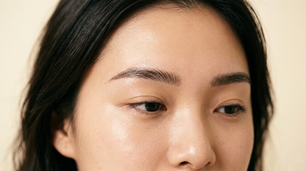 Natural-looking eyebrow hairstroke embroidery result